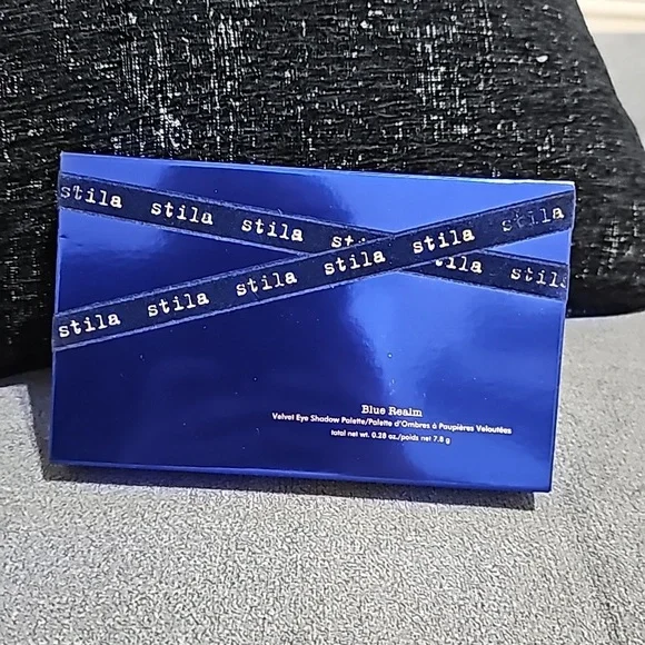 NEW Stilla Blue Realm Velvet Eye Shadow Palette Limited Edition Cream Like - Picture 4 of 12